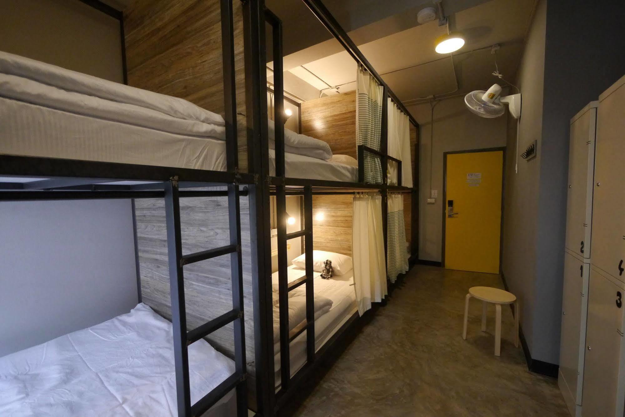 Happy Monkey Hostel Bangkok Exterior photo