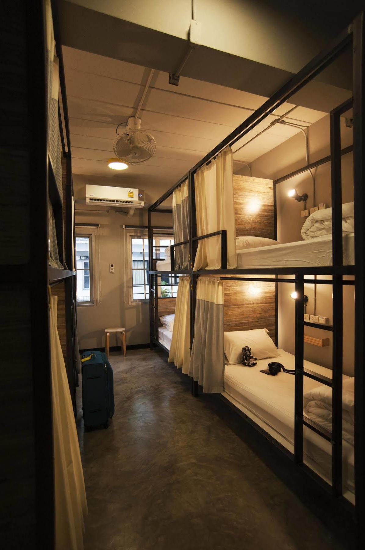 Happy Monkey Hostel Bangkok Exterior photo